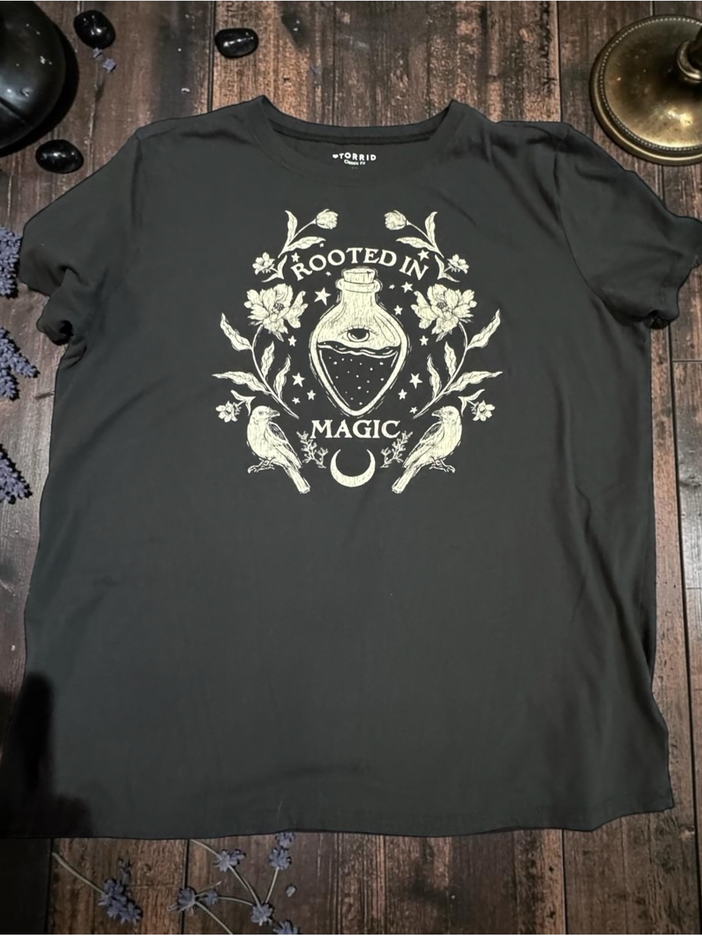 torrid Black Short-Sleeve Graphic Tee with Cream 'Rooted in Magic' Design Sz 00